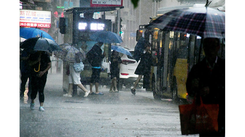 今年首個黑雨    