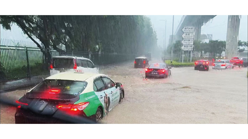 黑雨四句鐘  氹仔變汪洋    