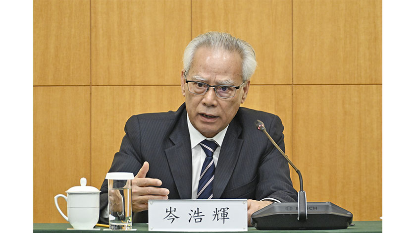 認是新屆政府履職以來最重要政治任務  特首再呼籲公務員踴躍投票    