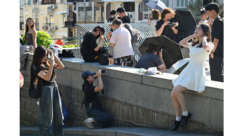 去年旅客非博彩總消費破八百億創新高  人均消費二千疫後最低    
