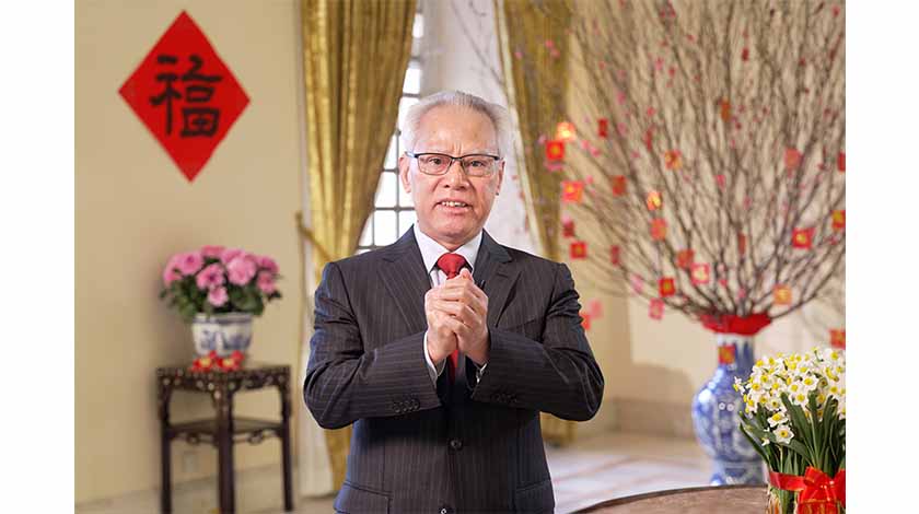 岑浩輝馬年新春賀辭  馬不解鞍•增民福祉    