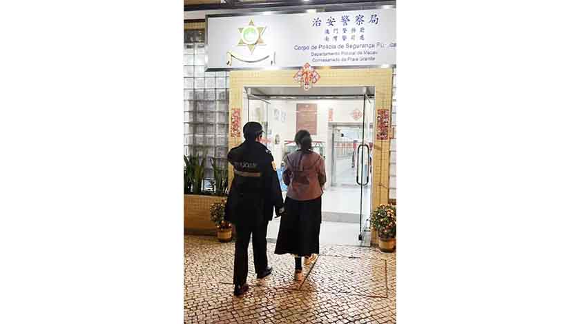 內地躁婦搶奪巴士軚盤  不滿司機沒回應查詢竟發瘋    